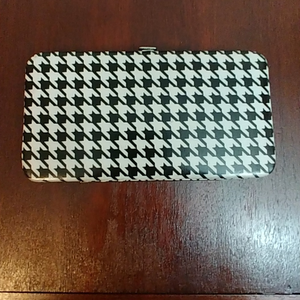 Houndstooth clutch/ wallet